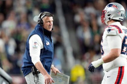 Mike Vrabel addressed Dianna Russini saga with Patriots players differently than he did with reporters