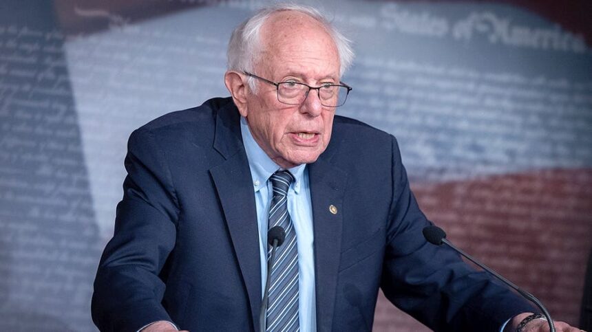Sanders caught on camera snapping at reporter over Platners posts: Get a better job