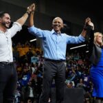 Obama cozies up to Dem Party's socialist wing as former president makes surprising midterm moves